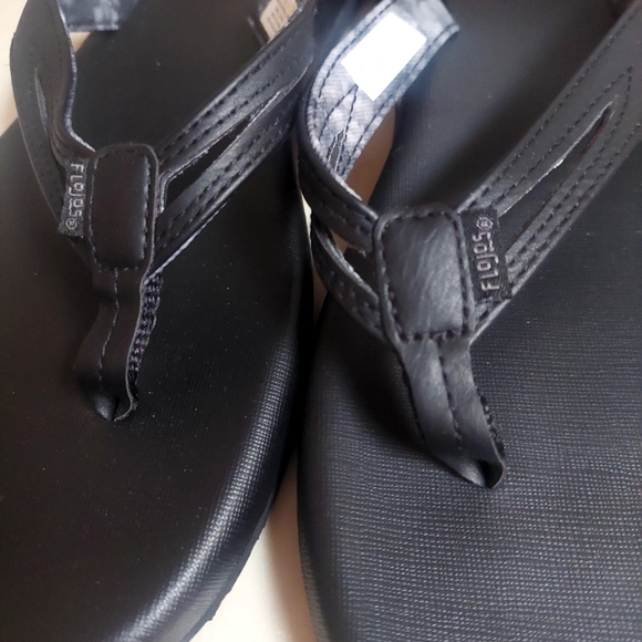 Flojos  Black Sandals Thong Slip On Flip Flops Cushion Size 9 Lightweight - Picture 9 of 9